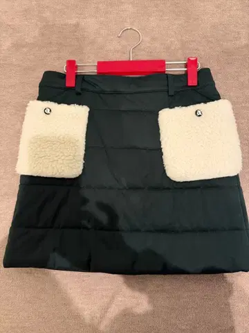 블랙 퀼팅 스커트 플리스 포켓 부착