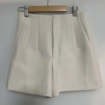 새상품 택 포함 ZARA XS 화이트 플리츠 숏팬츠