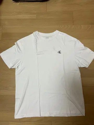 캘빈 클라인 화이트 티셔츠 L 사이즈