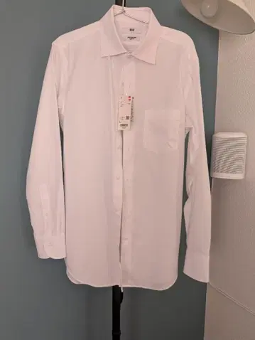 유니클로 슈퍼 논아이론 슬림 셔츠/세미 와이드 미사용 새상품 L 사이즈