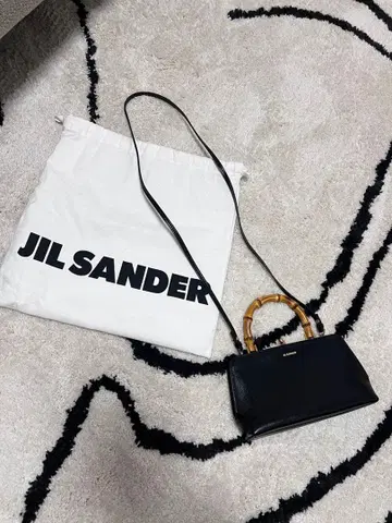 질샌더 블랙 가죽 숄더백