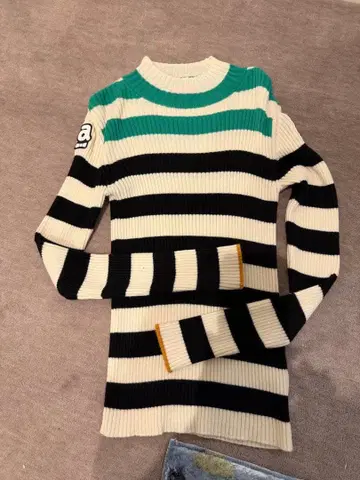 스트라이프 리브 긴팔 스웨터 a 로고 포함 아르치비오