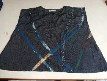 라인을 넣은 상의