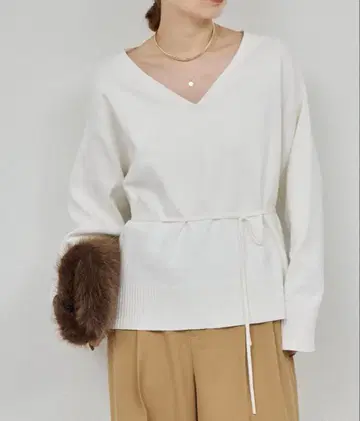 개럴개런트 타이 포함 총침 V넥 니트