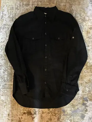 블랙 포켓 부착 코튼 긴팔 셔츠