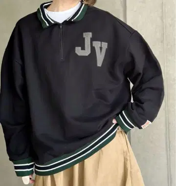 JAVA 로고 자수 맨투맨 하프 지퍼