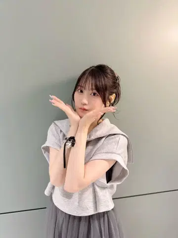 오구라 유이 착용 후드 부착 롱 튤 원피스 화이트/베이지