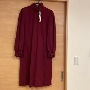 버건디 프릴 원피스