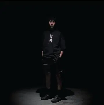 LAST NEST SWALLOW FLAPPING TEE