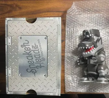 TOKYOGUNS Sneakerhead Metallic Panda