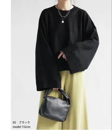 새상품 블랙 안티카 antiqua 숏 기장 니트