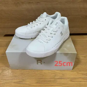 On 화이트 스니커즈/로저 어드밴티지