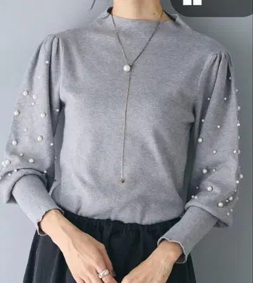 [ 새상품급 ] 프라네 Frene 랜덤 펄 슬리브 니트탑 그레이