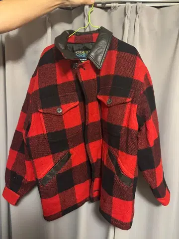 오닐(O'NEEL) 두꺼운 원단 울 체크 다운 자켓