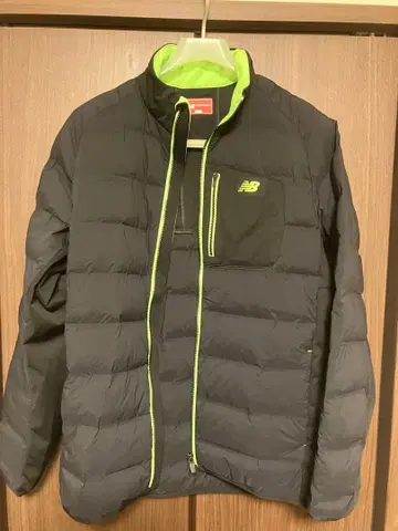 New Balance 다운 자켓 블랙/그린