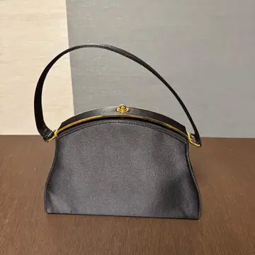 Escada 블랙 포멀 백 새틴 골드 트리밍