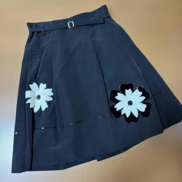 엠즈 그레이시 꽃무늬 플레어 스커트 블랙 36