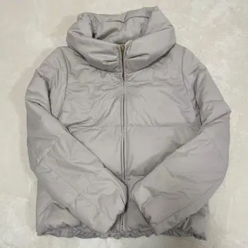 베이지 후드 부착 다운 자켓