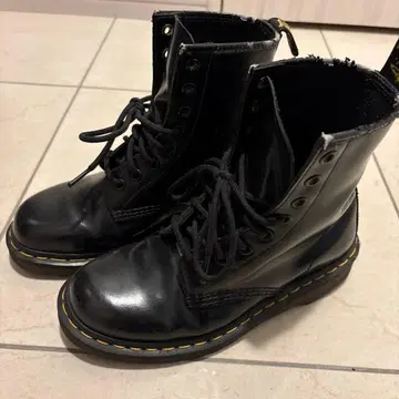 닥터마틴 Dr.Martin 8홀 UK4