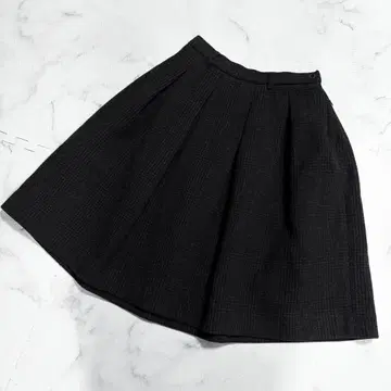 새상품급 45R (포티 파이브 알) 무릎 기장 플레어 스커트 M