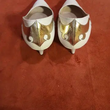 BOUTIQUE OSAKI 화이트 하이힐