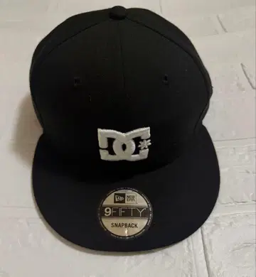DC 9FIFTY 블랙 캡 SnapBack