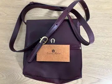 버건디 가죽 숄더백