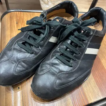 BALLY 가죽 스니커즈