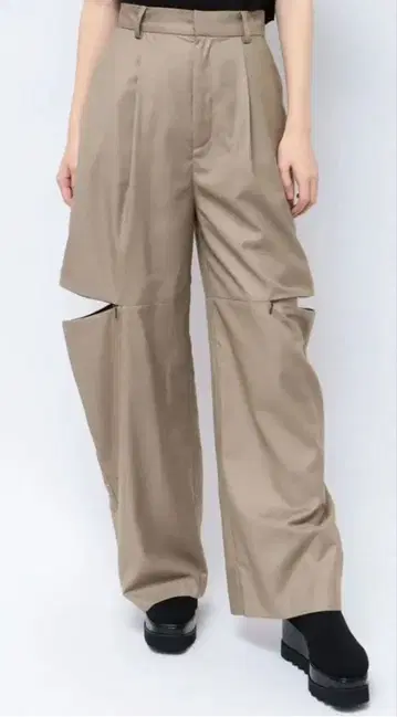 MURUA 컷 아웃 턱 팬츠 (베이지)