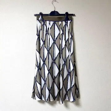 ANAYI 벨트 프린트 랜덤 턱 스커트 34