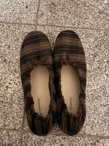 체크 무늬 플랫슈즈 24cm