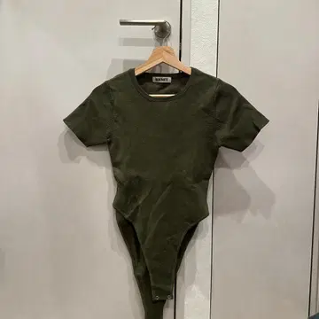 NKNIT 올리브 반팔 바디수트