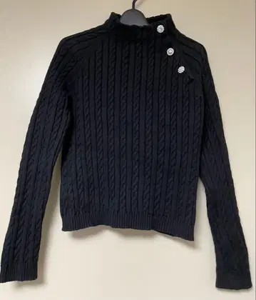 [유나이티드 애로우즈] 비쥬 버튼 보틀넥 풀오버 블랙