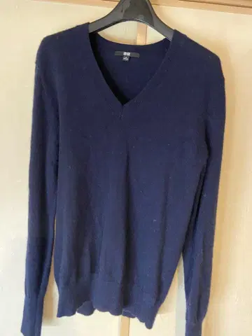 유니클로 캐시미어 스웨터 V넥 M