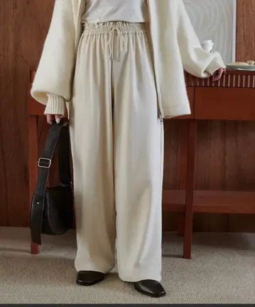 베이지 드레이프감 이지 팬츠 S 사이즈 디스코트