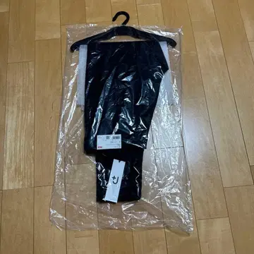 UNIQLO 플러스J 울 블렌드 턱 테이퍼드 팬츠 S 블랙