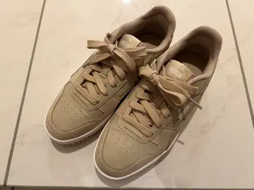 PUMA 베이지 통굽 스니커즈 칼리나