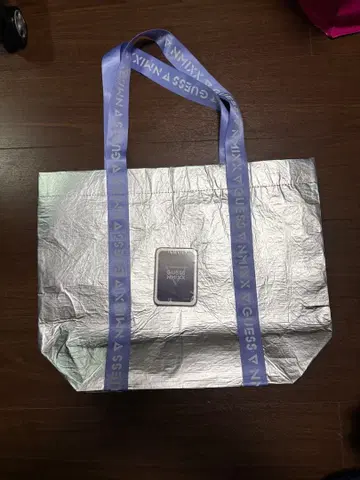 GUESS NMIXX 토트백 트레이딩 카드