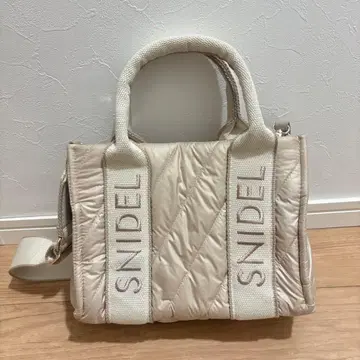 SNIDEL 베이지 퀼팅 핸드백