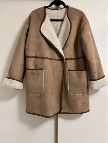 베이지 페이크 스웨이드 무스탕 코트