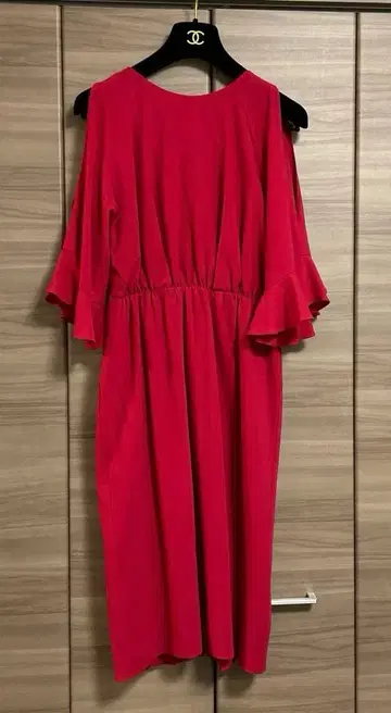 그레이스 콘티넨탈 오프숄더 원피스