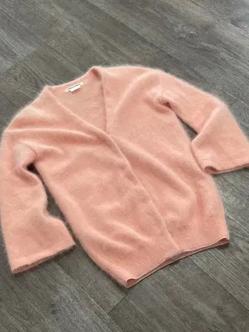 마릴린문 모헤어 혼방 핑크 V넥 가디건 슈가핑크