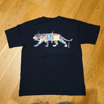 NIPOALOHA 그래픽 T셔츠 블랙