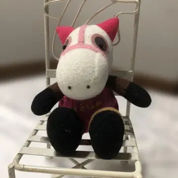 경주마 말 봉제 인형 마스코트 앉은 말씨 VEGA