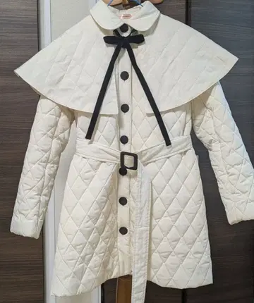 meltie 멜티 퀼팅 케이프 코트 화이트