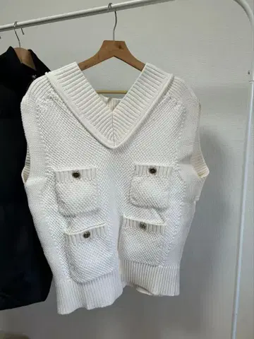 0209-120-231A 금장 버튼 V넥 니트 베스트 F 여성용