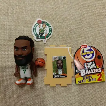 ZURU NBA Ballers 2 제이렌 브라운 피규어