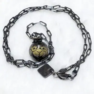 F.C.R.B. 브리스톨 목걸이 축구공