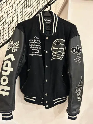 Schott 바시티 자켓 블랙