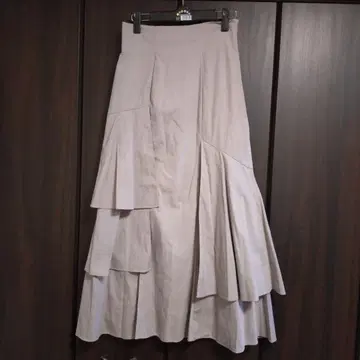 택 포함 새상품 SNIDEL 베이지 플레어 스커트 M 사이즈